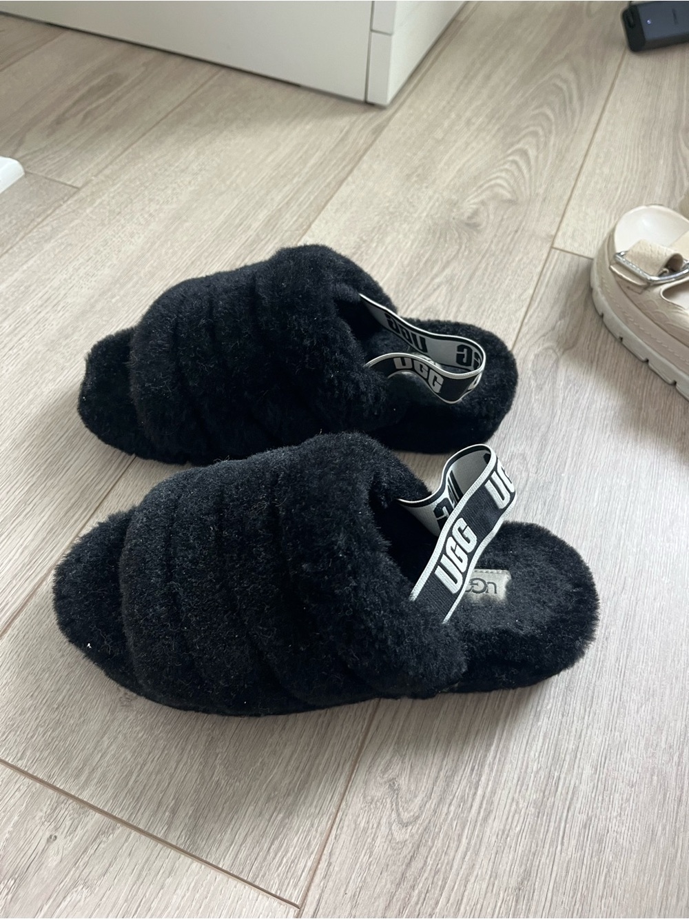 UGG Women's Black Fluff Logo Slingback Slides